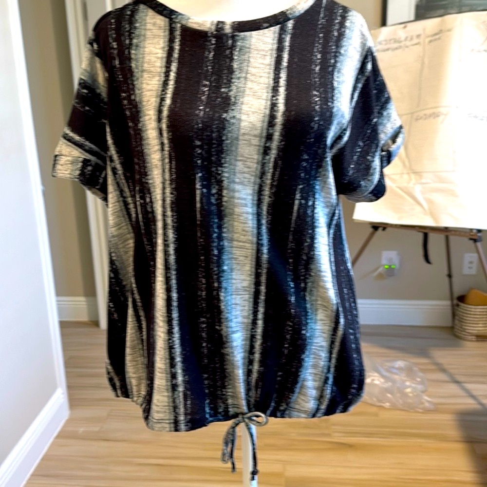Polyester/spandex soft top. Vertical stripes